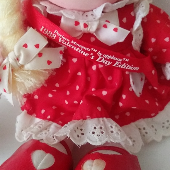 PRECIOUS MOMENTS * VINTAGE VALENTINE DOLL 1988 Edition - Picture 2 of 6